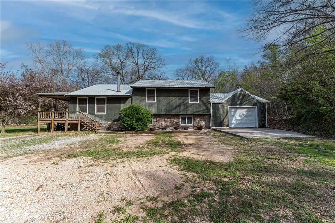 Gravette, AR 72736,15952 Rocky Dell Rd