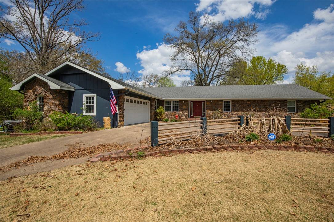 1404 Robinhood Rd, Bentonville, AR 72712