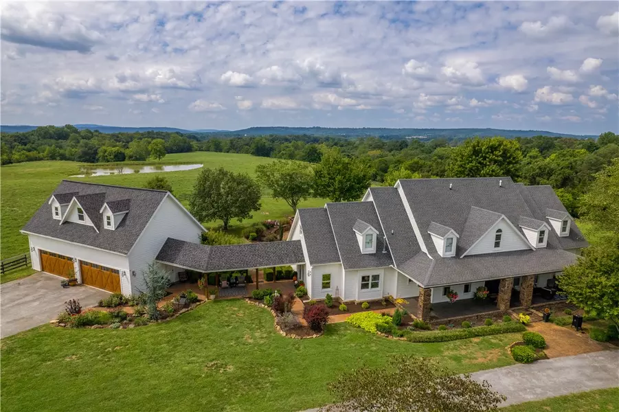 1099 Beav O Rama Rd, Fayetteville, AR 72703
