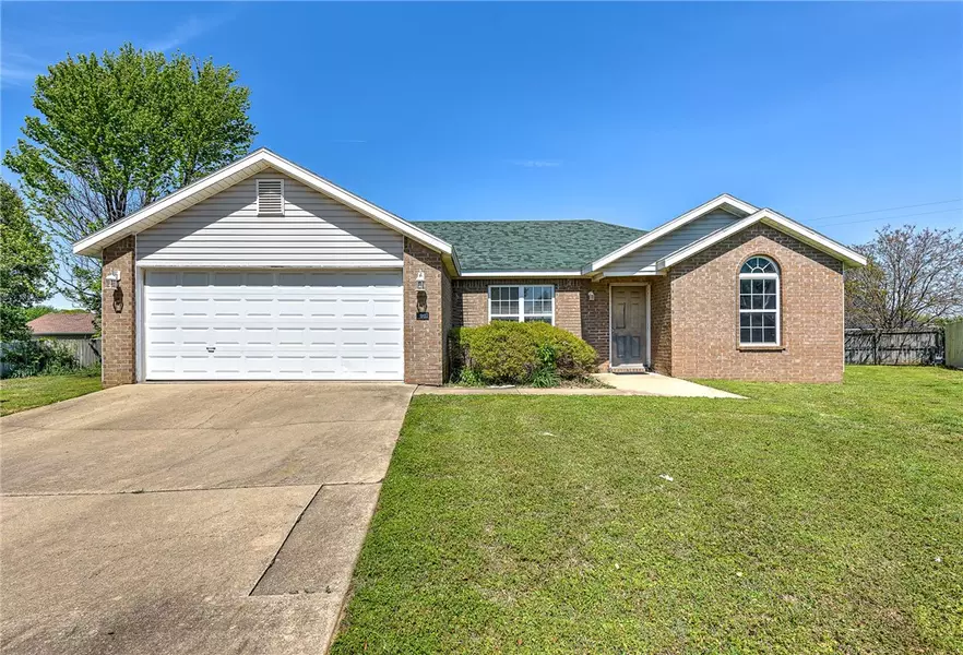 902 SW Hopi Cir, Bentonville, AR 72712