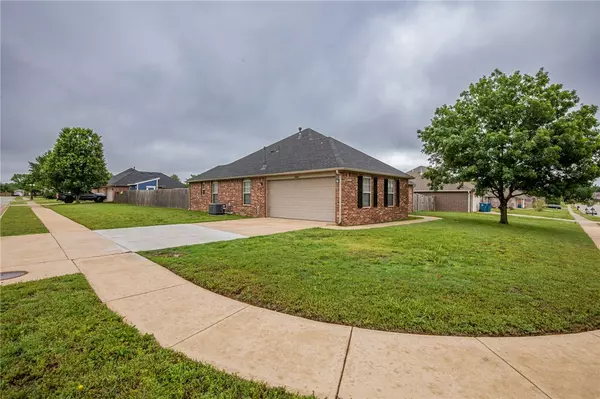 Pea Ridge, AR 72751,1406 Hickery St