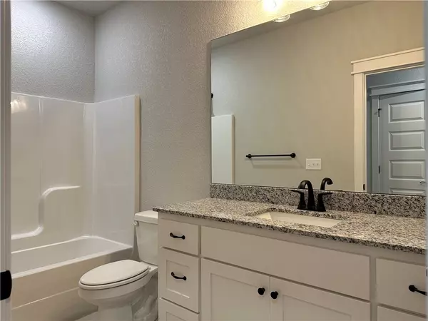 Bella Vista, AR 72715,17 Beith Ln