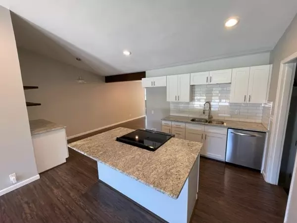 Rogers, AR 72758,1514 W Pine St