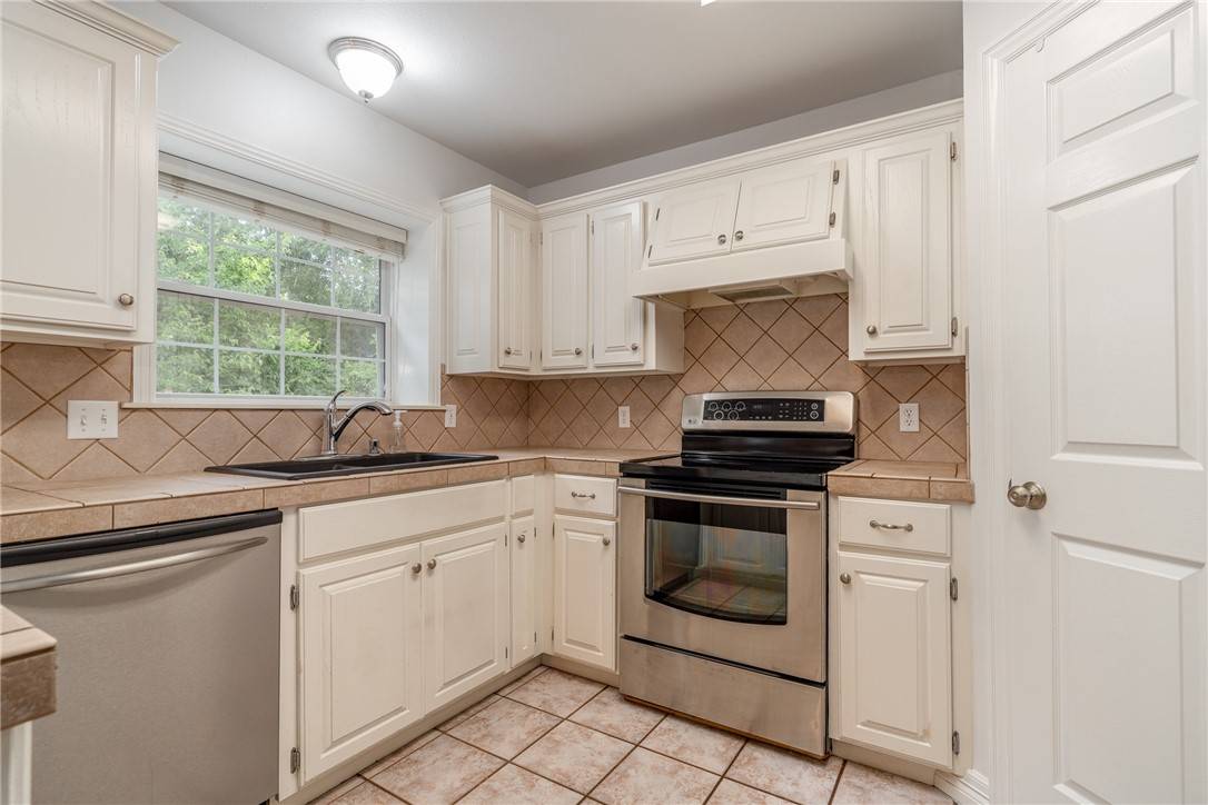 Springdale, AR 72762,2620 Indian Oaks Trl