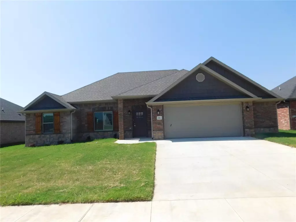 Prairie Grove, AR 72753,951 Pinnacle St