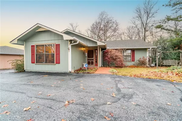 Holiday Island, AR 72631,142 Holiday Island Dr