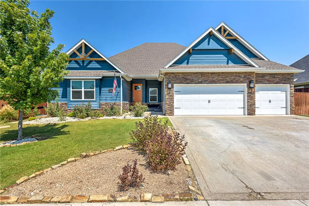 Centerton, AR 72719,970 Silver Maple St