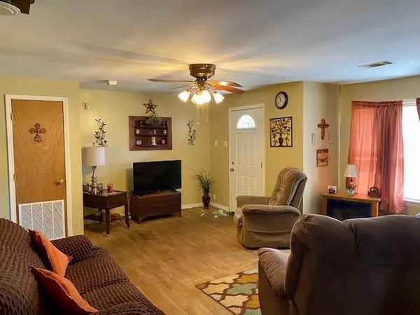 Watts, OK 74964,317 Oak St