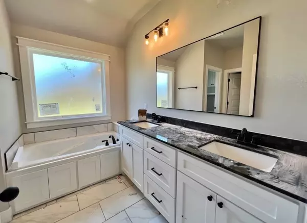 Tontitown, AR 72762,951 Sugar Pine St