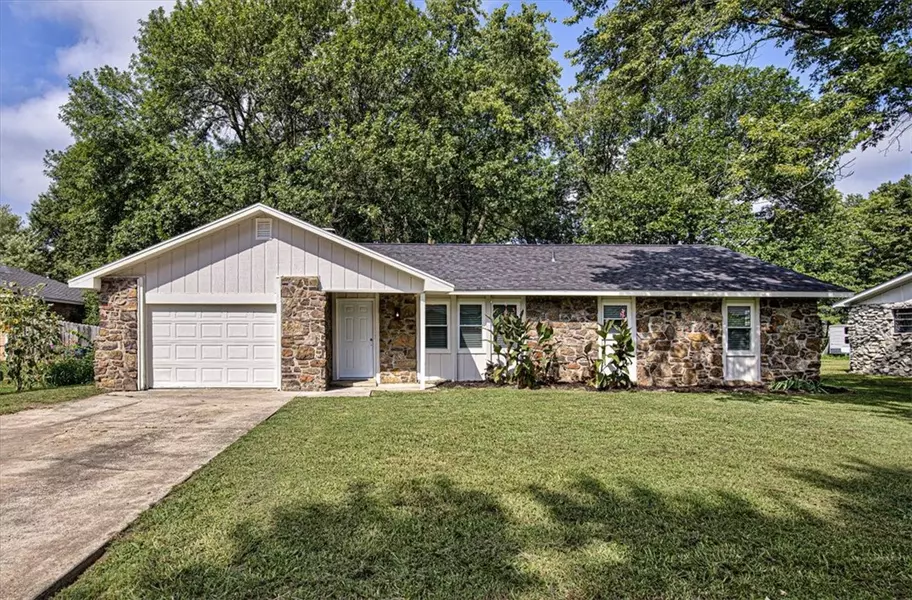 1150 Jo Lynn St, Siloam Springs, AR 72761