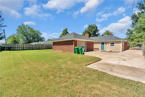 Springdale, AR 72762,715 Maria St