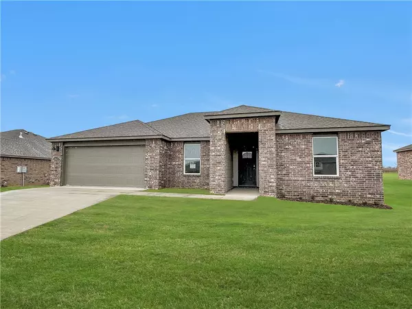 1062 Emerald St, Prairie Grove, AR 72753