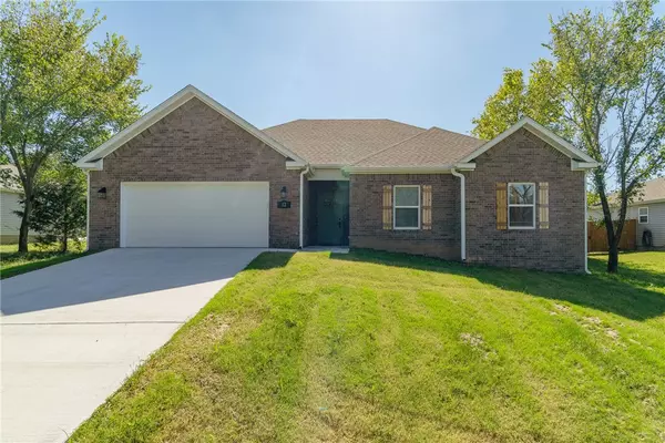 12 Queensferry Cir, Bella Vista, AR 72715