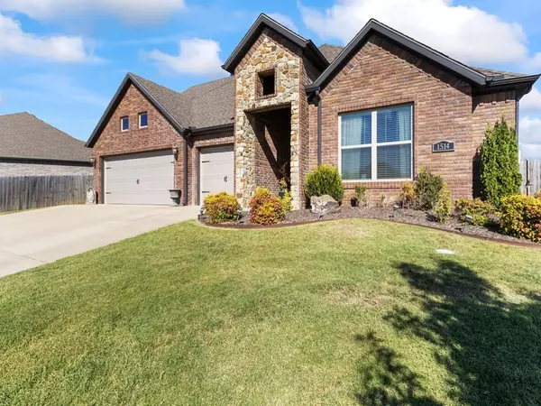 1514 Crestwood Hills Ln, Cave Springs, AR 72718