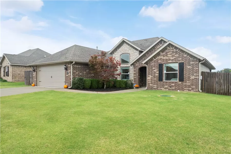 958 Stone St, Cave Springs, AR 72718