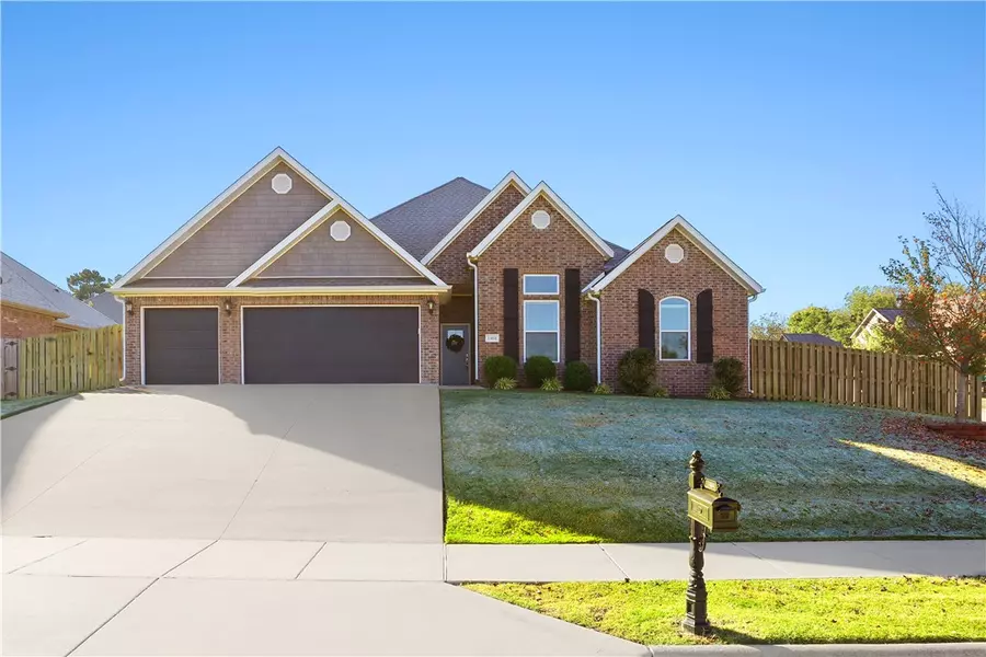 1404 W Gum St, Rogers, AR 72758