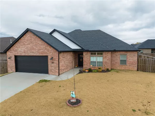 Pea Ridge, AR 72751,948 Tracey Ln