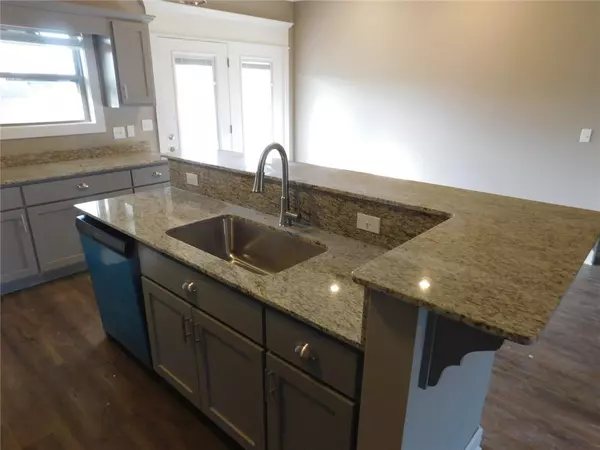 Prairie Grove, AR 72753,881 Sugar Loaf St