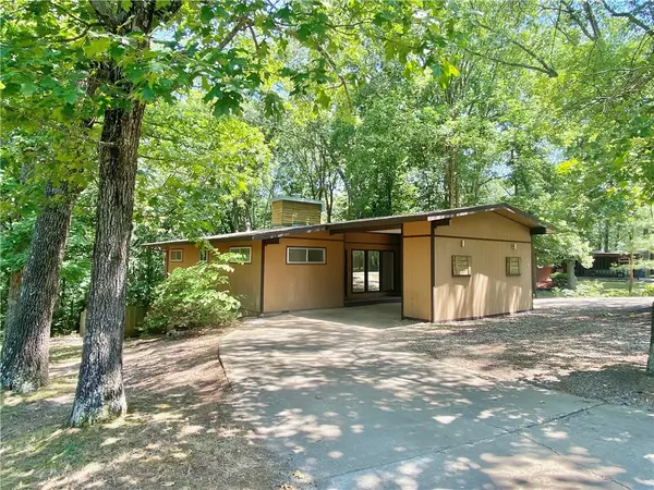6 Worcester Dr, Bella Vista, AR 72714