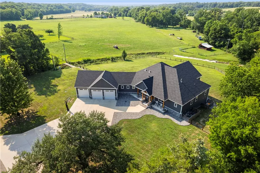 17450 N Mount Olive Rd, Gravette, AR 72736