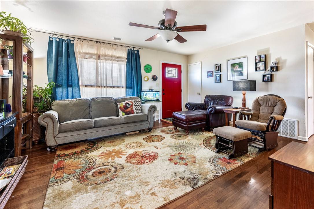Fayetteville, AR 72701,710 S Ray Ave