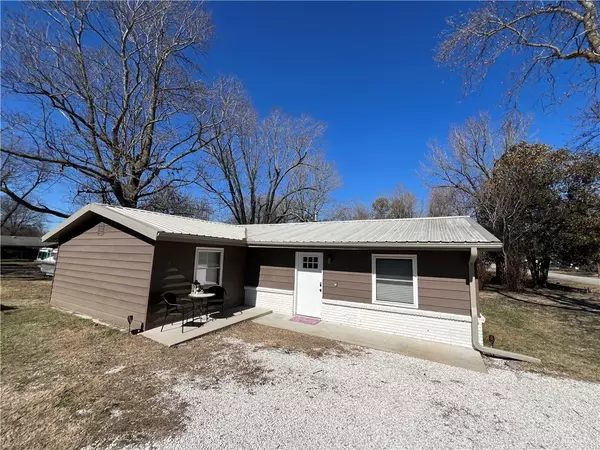 Prairie Grove, AR 72753,300 S Summit St