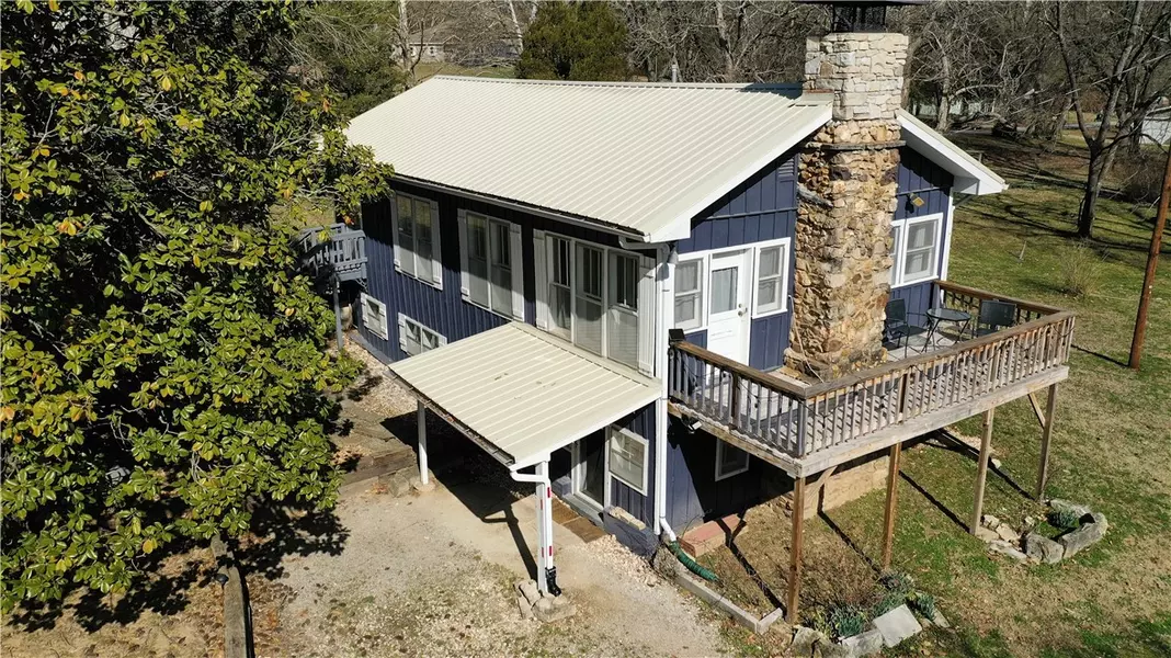 214 Squire Beaver Rd, Eureka Springs, AR 72631