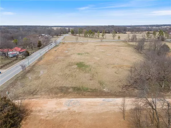 Siloam Springs, AR 72761,1601 N Dogwood St