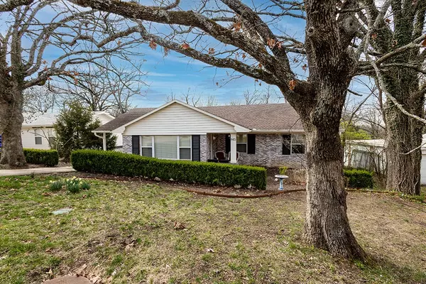 845 N Jackson Dr, Fayetteville, AR 72701