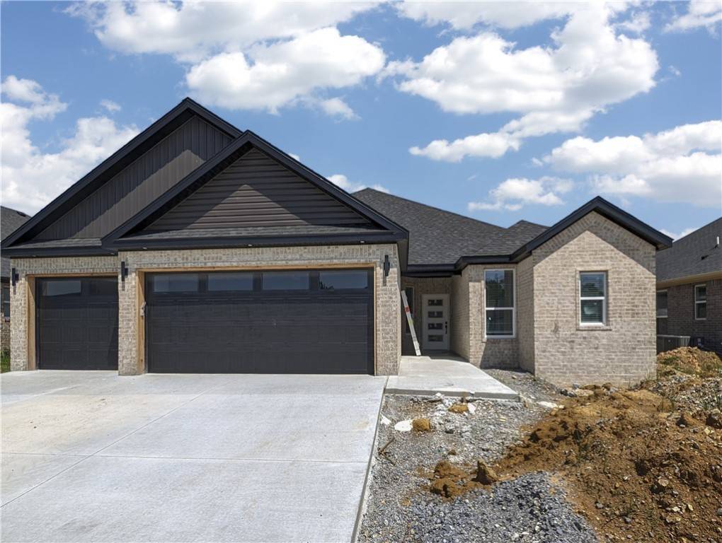731 Dillon St, Bentonville, AR 72713
