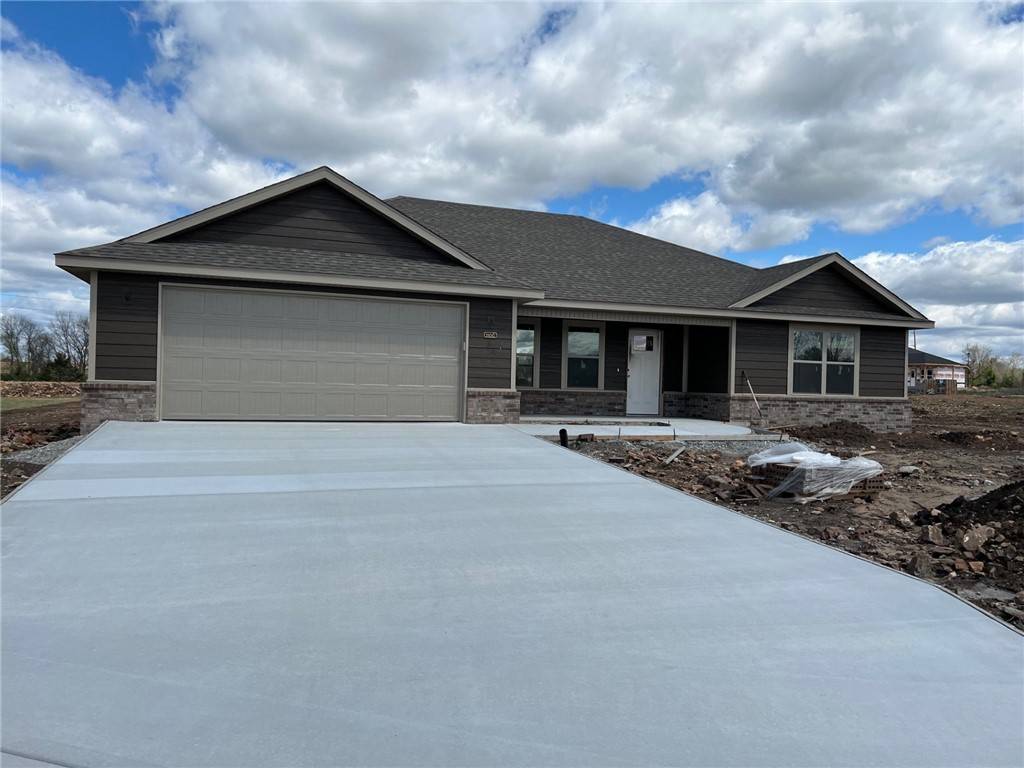 1100 Center Ct Cir, Grove, OK 74344