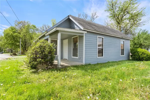 Siloam Springs, AR 72761,514 S Broadway St