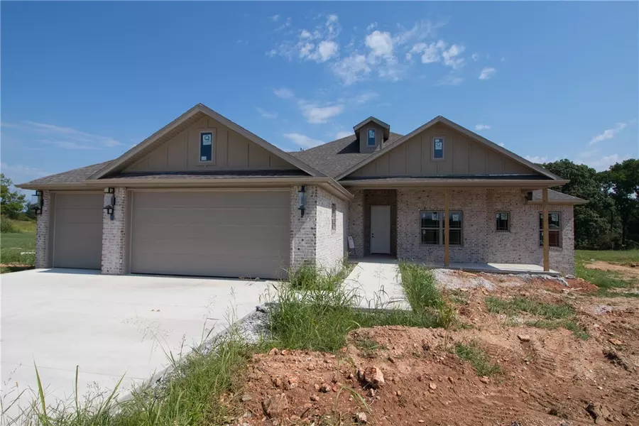 910 E Tucks Chapel Rd, Avoca, AR 72756
