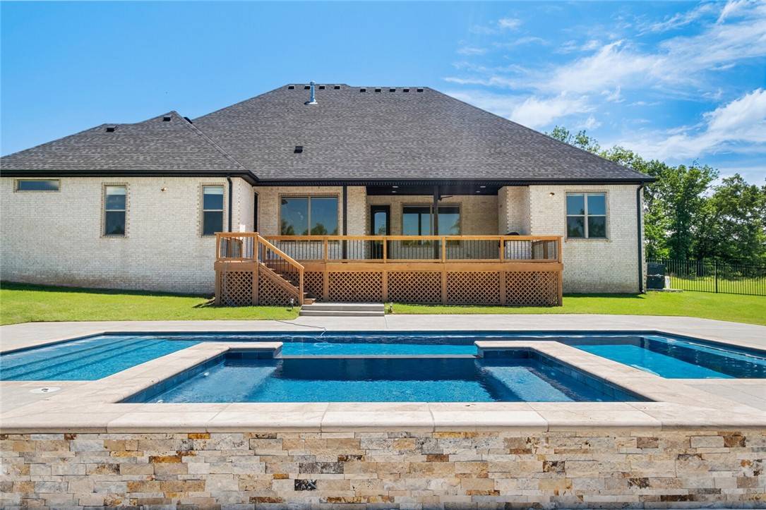 303 NE Healing Springs St, Bentonville, AR 72713