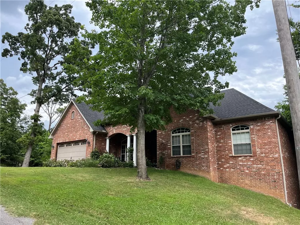 Bella Vista, AR 72715,3 CLIFFORD Ln