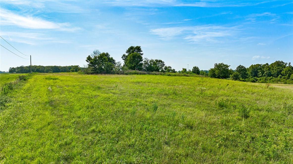 561 Bryant Rd, Highfill, AR 72734