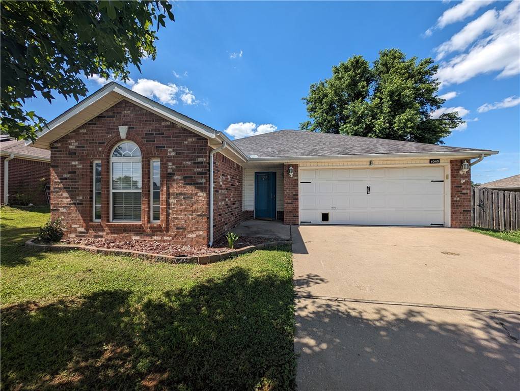 1040 Sunflower St, Centerton, AR 72719