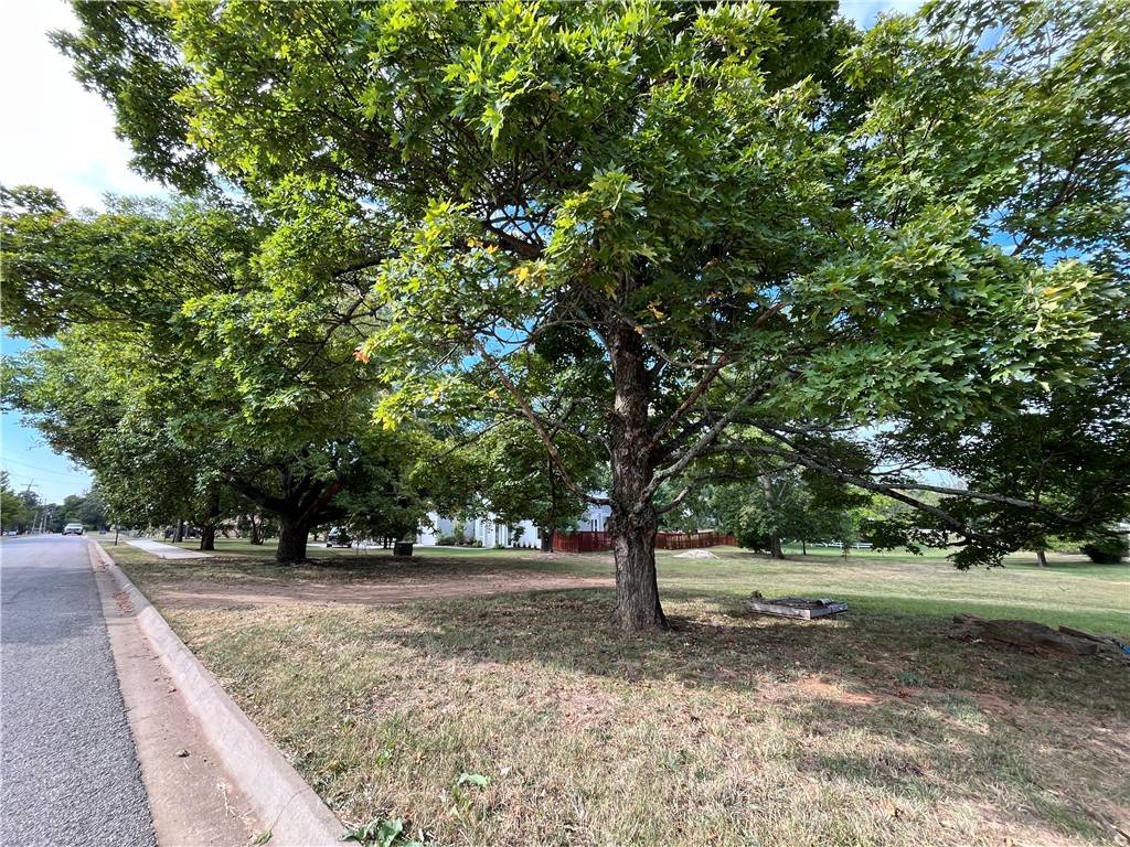 Fayetteville, AR 72703,1327 N Woolsey Ave