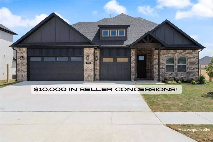 1911 Mumbai Rd, Centerton, AR 72719