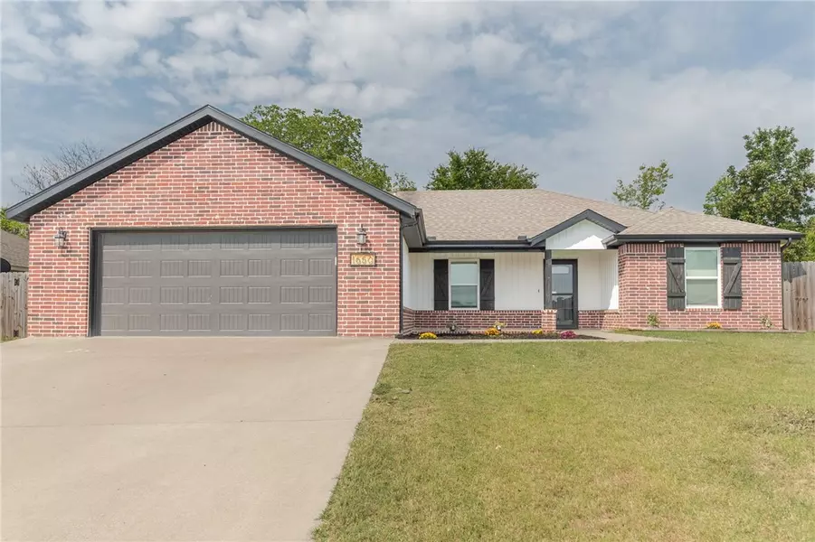 1650 Seattle Slew St, Prairie Grove, AR 72753
