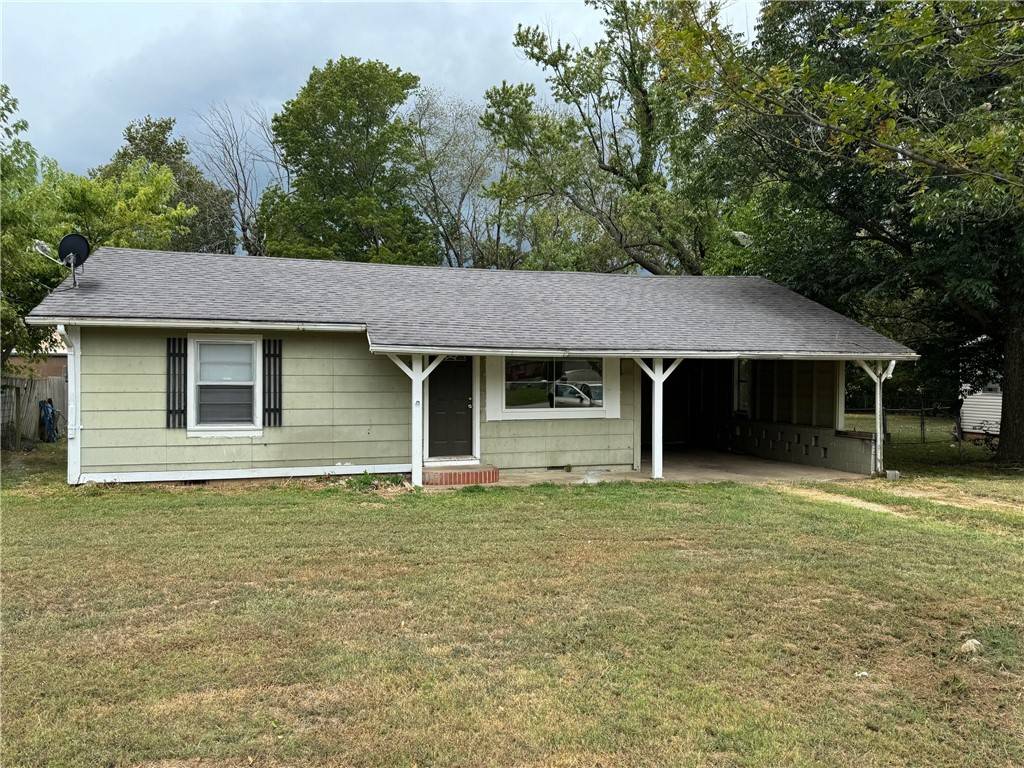 918 S Elm St, Siloam Springs, AR 72761