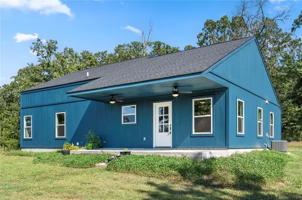 feature image of Discover &quot;Leaning Tree&quot;: A Serene Retreat in Decatur, AR