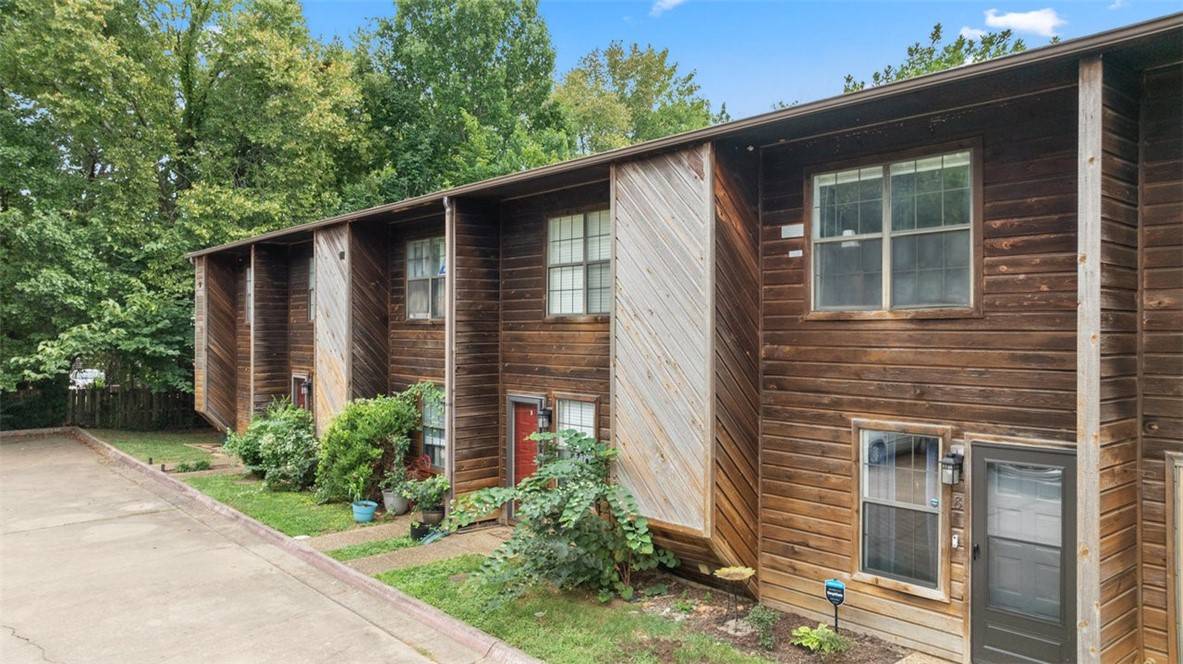 1370 N Oakland Ave, Fayetteville, AR 72703