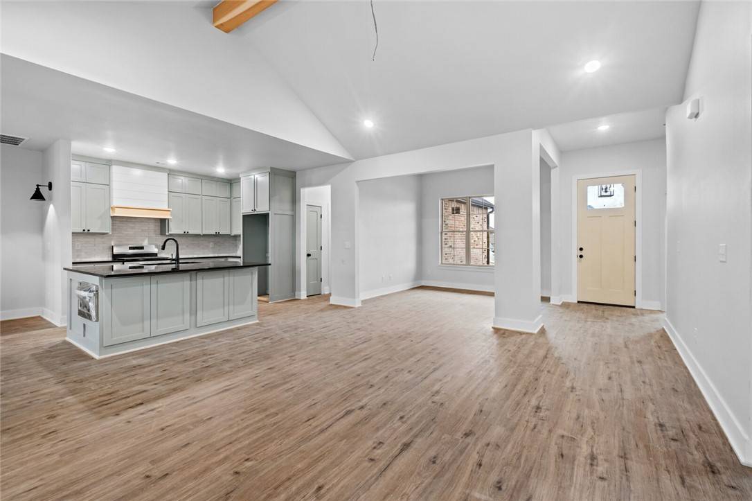 Prairie Grove, AR 72753,180 N Eagle Mountain St