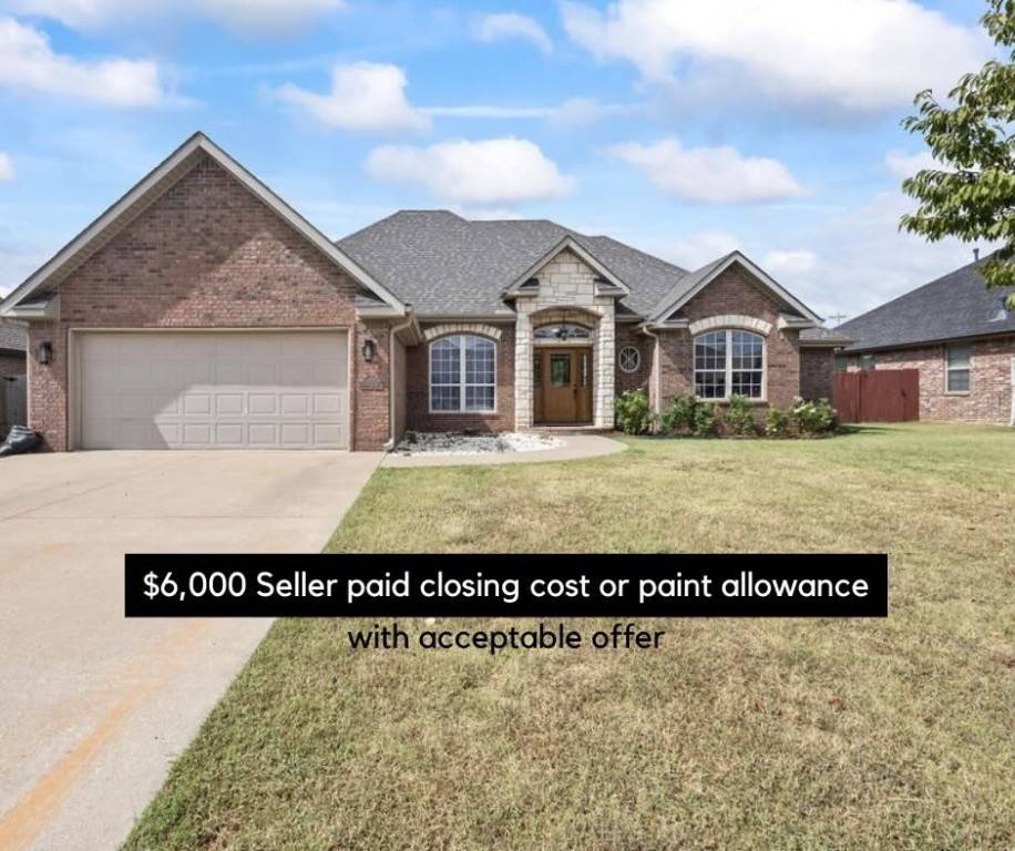 1055 Tarah Knolls Cir, Centerton, AR 72719