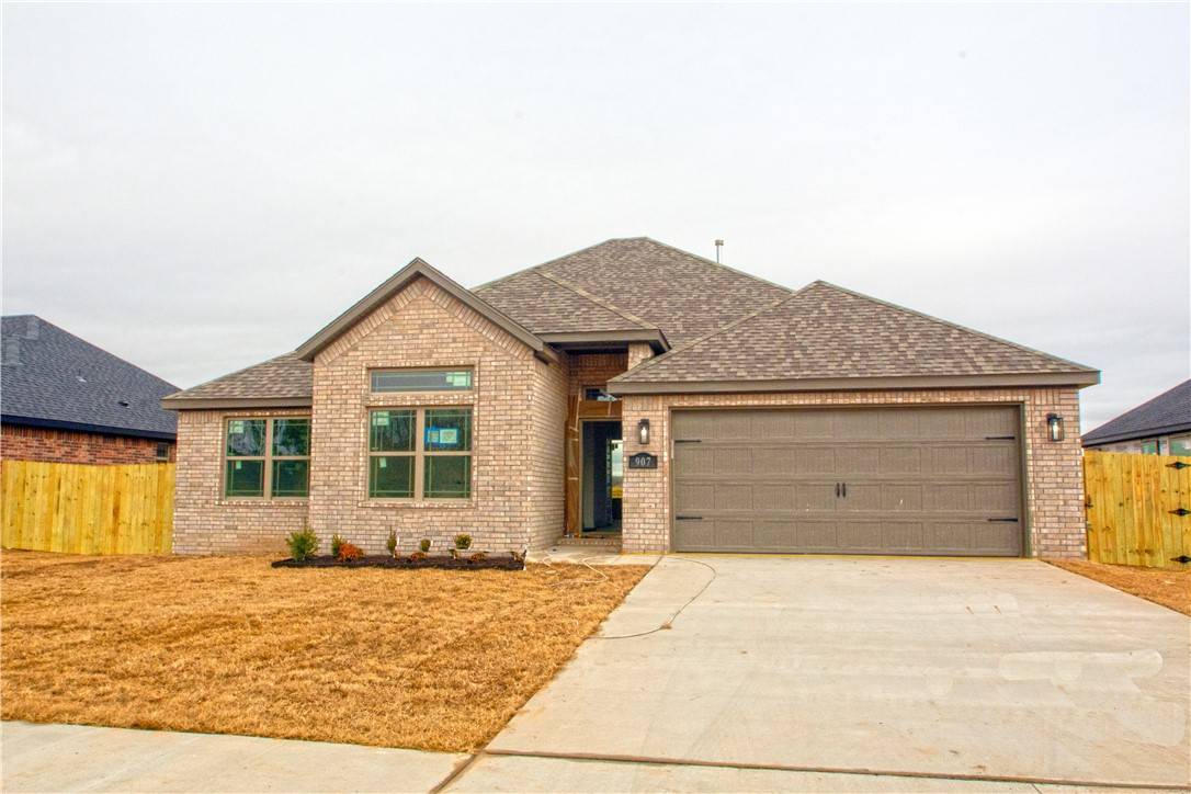 907 W Carley Dr, Siloam Springs, AR 72761