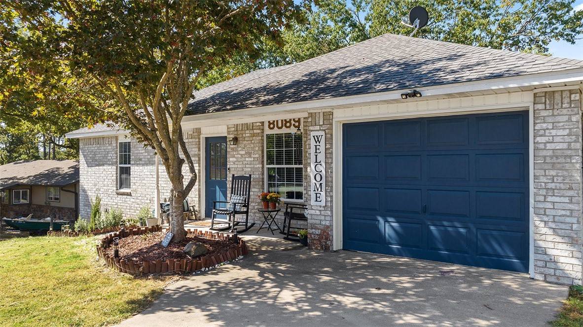 8089 Magnolia Ln, Rogers, AR 72756