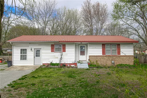 706 Elm St, Berryville, AR 72616