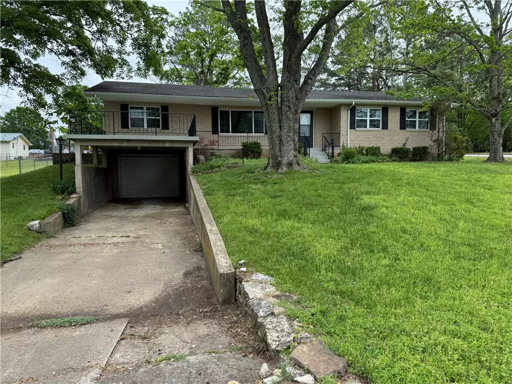 Berryville, AR 72616,407 Morris St