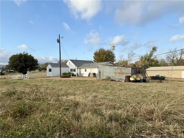 Marshall, AR 72650,404 Cedar St